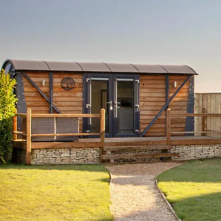 Yew Lodge - Shepherd'S Hut Railway Carriage With 